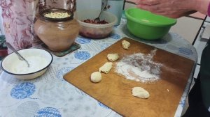 Пирог открытый ,сладкий и ватрушки с творогом 😋.