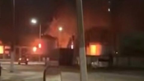 Появились кадры атаки БПЛА на Волгоградскую область . Атакован НПЗ в Урюпинске.14.12.2025