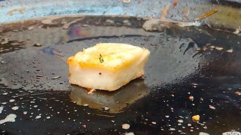 Жареная на сковороде еда из репы с яйцами - Чайнатаун в Бангкоке