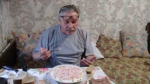 Жизнь в деревне: Приготовила Салат, у мужа  слюнки потекли