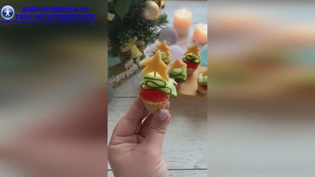 Тарталетки Елочки с огурцом и красной икрой