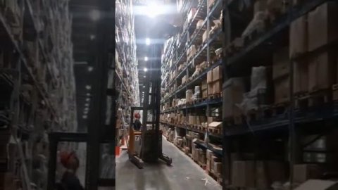 Как управлять вилочным погрузчиком