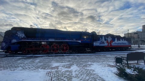 Поезд деда Мороза паровоз п36 0027 в музеи На станции подмосковная 1 часть