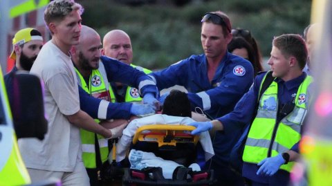 Теракт в Австралии: 12 человек погибли в результате стрельбы на пляже Бондай в Сиднее