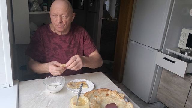 Петя жарит БЛИНЫ!. ОБЕД _ с НАМИ #.