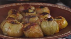 Kənd Həyatı. Фаршированный лук с макаронами. Просто и вкусно