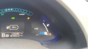 Nissan leaf - резкое падение заряда ввб и затем стремительный рост. Что с этим делать?