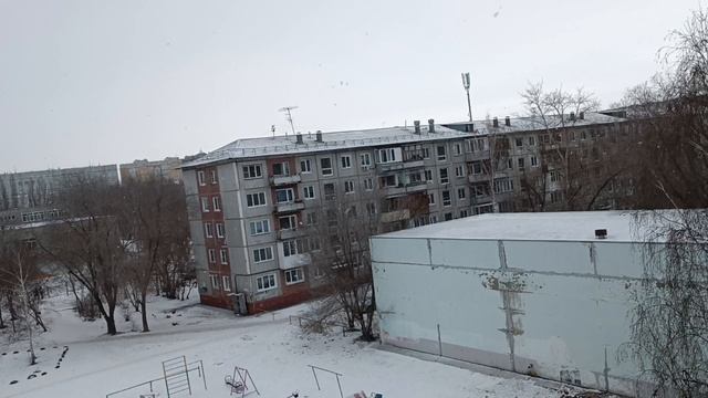 Снежок идёт