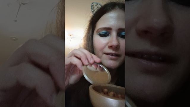 АСМР-видео с макияжем и персональным вниманием.mp4