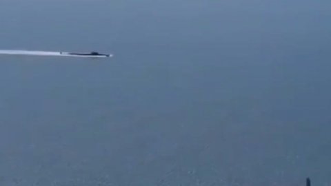 Черная лодка