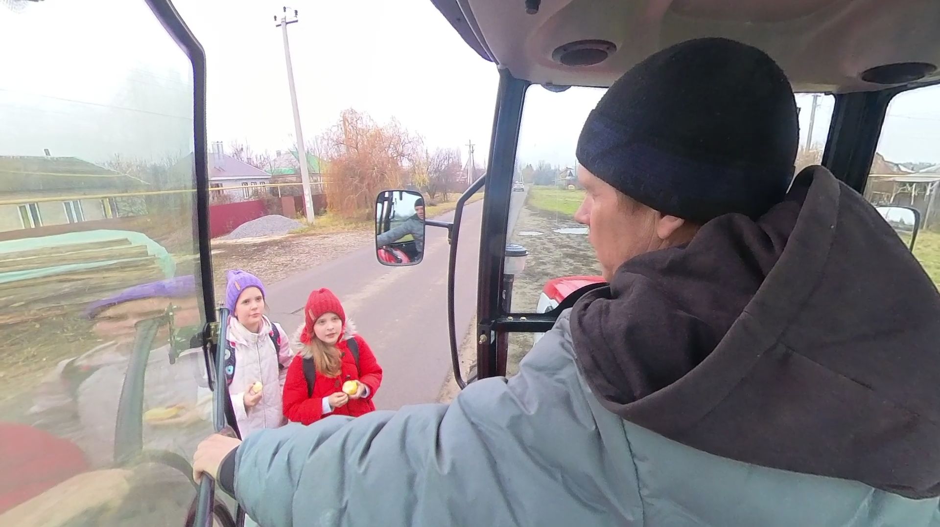 топор готов!!! еду в магозин на тракторе