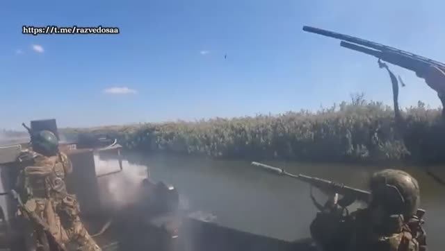 Наши воины на катере против роя FPV