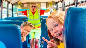 Правила школьного автобуса Насти и её друзей