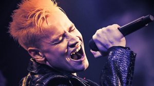 Пока открыта дверь