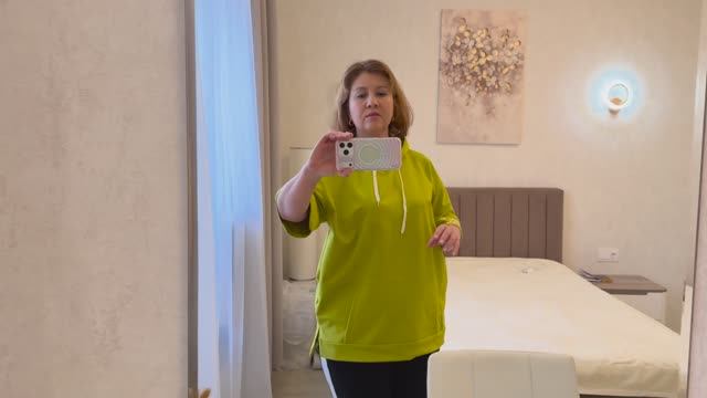 Живу с родителями ! Куда их отправить ? Еще один новый спальный гарнитур ! Россия. Сибирь !