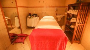 Массажист изнасиловал пять клиентов, заманив их купонами на скидку