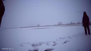 Открытие зимней рыбалки🎣 Первый лед 2025-2026 открыт! Ловля Окуня на мормышку с мотылем🎣