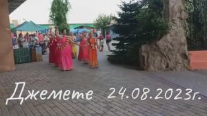 Харинама в Джемете - Е.М. Гьяна Шакти прабху и Е.М. Адвайта Хари прабху