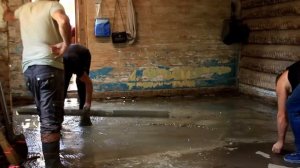 Семейная жизнь в лесной деревне. Тяжелый труд по восстановлению дома. Приготовление еды на улице