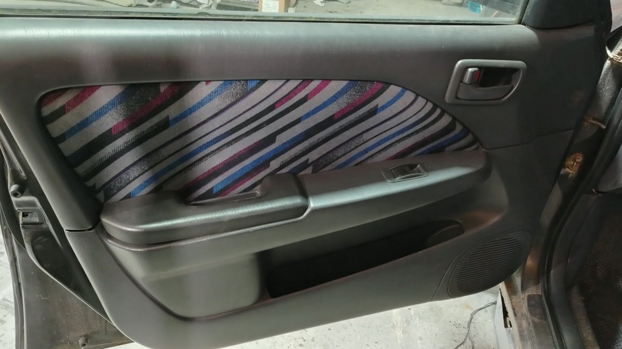 Как снять обшивку передних дверей Toyota Caldina