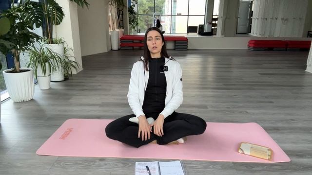 Йога для Хорошей Осанки и Как Противоядие Рассеяному вниманию