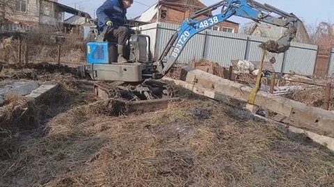 Монтаж жб шпал однотонным экскаватором Rippa