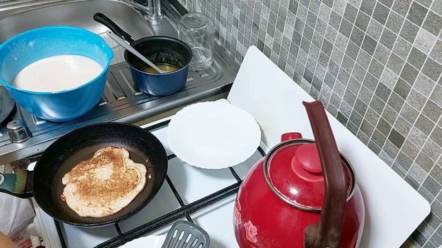 БЛИНЫ НА КЕФИРЕ ОТ ПОДПИСЧИКА // ЗАЕХАЛИ В САД ПРОВЕДАТЬ // НОЧУЕМ У РОДИТЕЛЕЙ