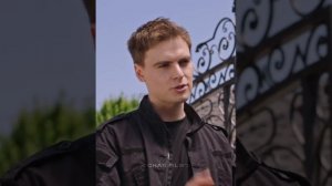 Нанял девушку в качестве личного водителя. 🌹🍿