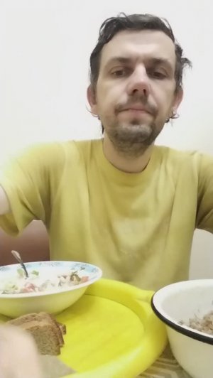 Обжор мукбанг каша гречневая с тушёной свининой Старково / салат из огурцов и помидоров