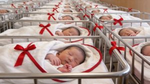 WSJ: китайский миллиардер стал отцом 100 детей с помощью суррогатных матерей