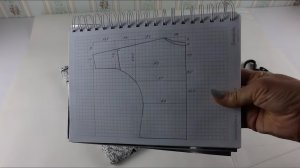 Взяла остатки красивой ткани и пустила в дело. Шикарная вещь, которая подойдёт на любую фигуру