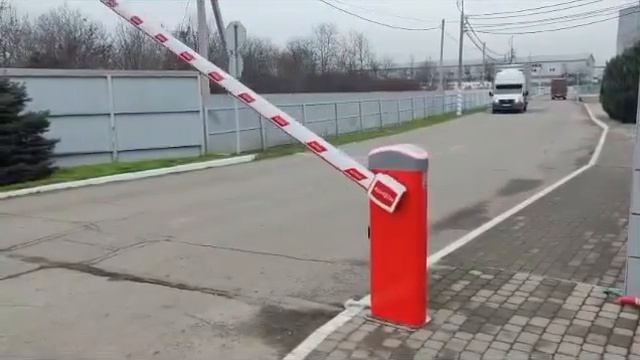 Автоматический шлагбаум