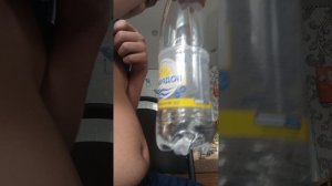 выпил пол литра сильногазированной воды (сори что не всю бутылку) живот бурлит и побаливает :З