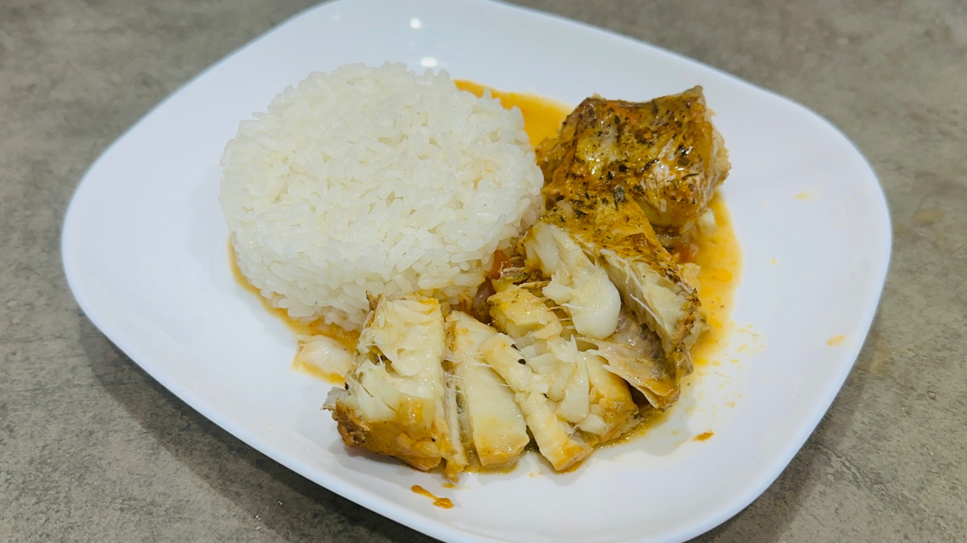 Минтай с овощами на сковороде / Как приготовить вкусный минтай с овощами в сметане на сковороде смотреть онлайн