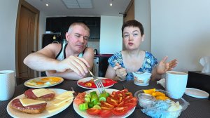 Мукбанг Туристов ЭВАКУИРУЮТ! Как на САМОМ деле сейчас в Таиланде? Стоит ли ехать на отдых в Паттайю?