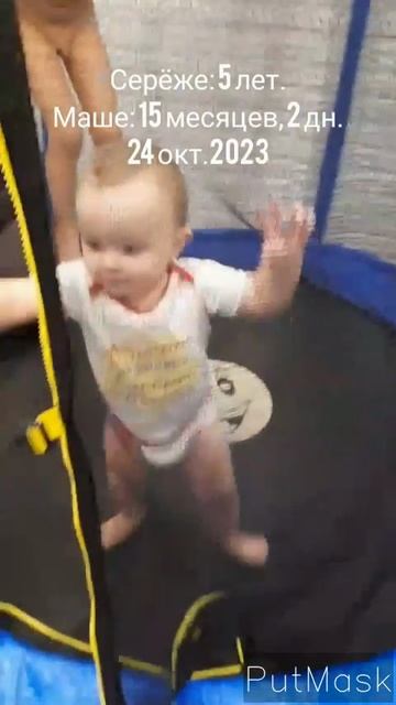 15 мес.,2 дн.Закрывает защёлку, Сергей открывает (24 окт.2023)_Exported.mp4