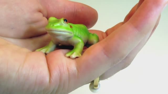 Секреты фокусов "Глотание лягушек" #секретыфокусов #фокусы #глотаниелягушек #shorts