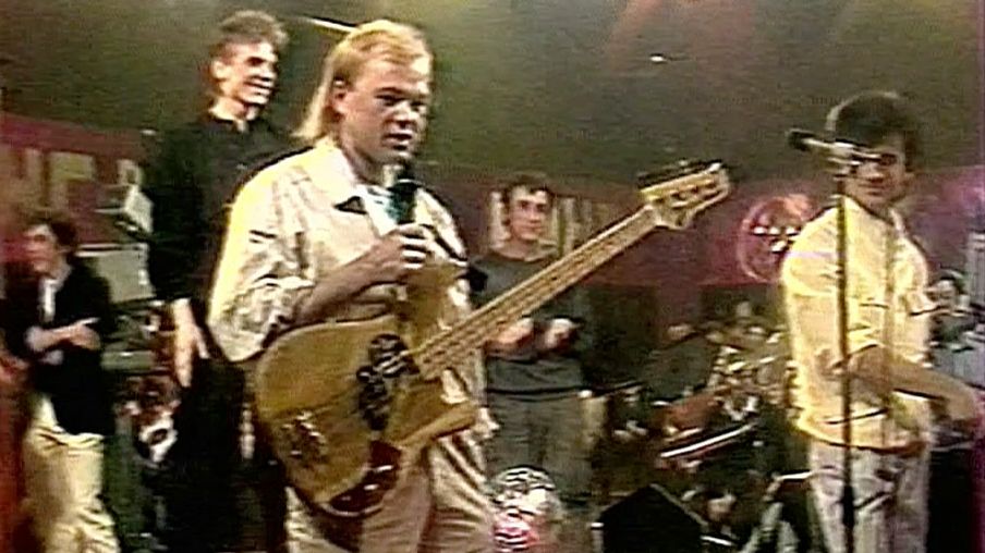 "Успех группы ФОРУМ в том, что она точно чувствует коньюктуру, разве не так?" смотреть онлайн