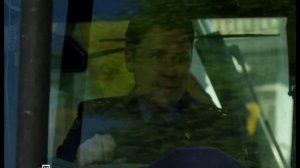 Чужой район. Фролов на тракторе сносит ларёк, который Артур поставил вместо мусорных баков