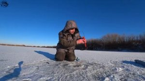 Первый лёд, рыбалка в мороз -26 щука идёт дуром