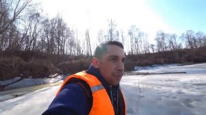 ПРОБУЮ ВЫЙТИ НА ОПАСНЫЙ ЛЕД...ЗДОРОВАЯ ПЛОТВА ЗАШЛА В ЭТОТ ЗАТОН. Зимняя рыбалка 2025-2026