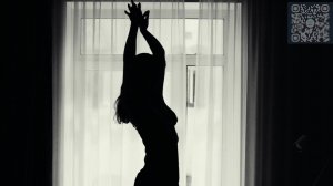 Девушка на кровати. Эротика