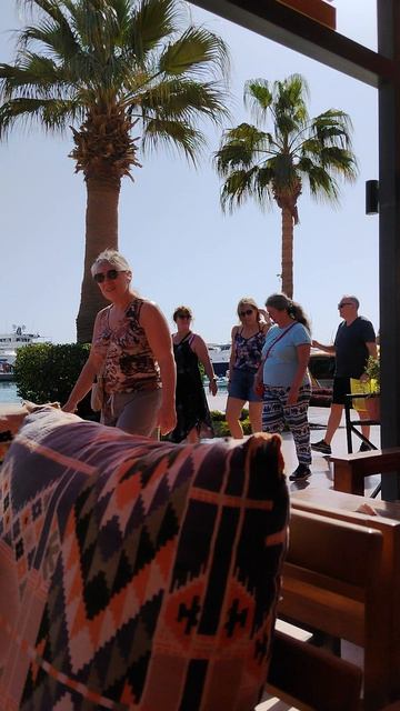 Наблюдаю за туристами. Эти из Германии