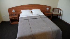 Почему нужно спать под тяжелым одеялом? Комментарий врача-невролога