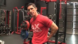 Выпирает живот-исправь это.