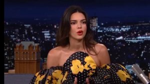 Кендалл Дженнер не стесняется своих кроксов (расширенная версия) | «Вечернее шоу» с Джимми Фэллоном