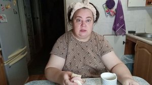 А под икорку 🎄 мне подарили ёлку 🤩