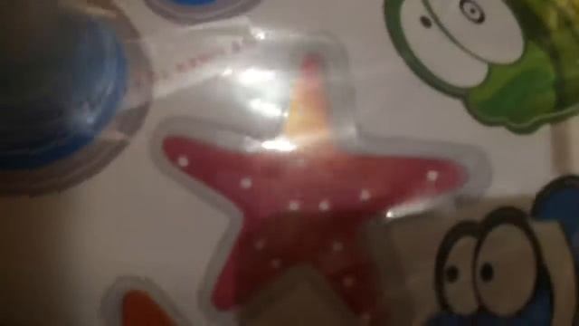 Наклейка на стену в ванную рыбки