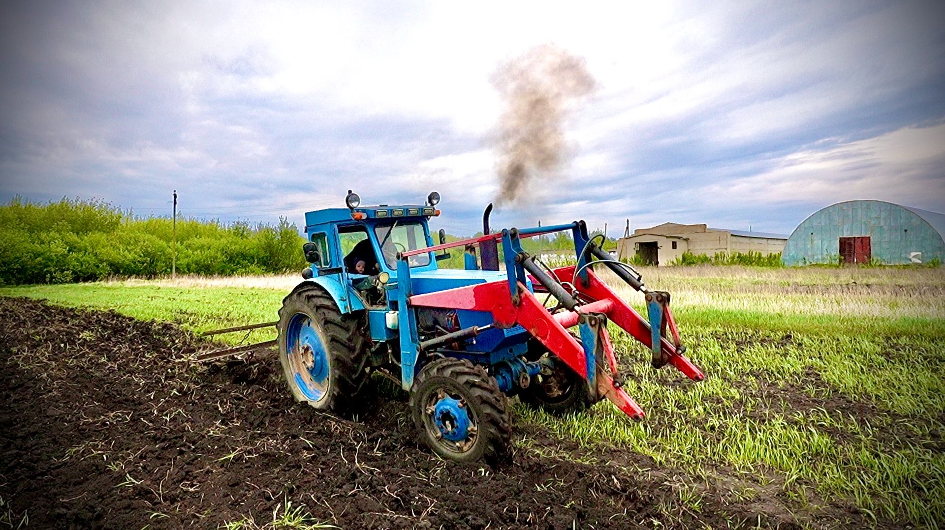 Вспашака на  60сильным тракторе  т40 смотреть онлайн