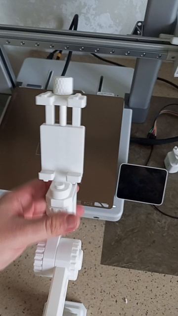 Большой  подвижный держатель  для  телефона на 3Д принтере из PETG пластика